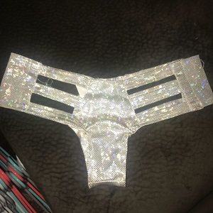 Iheartraves Cutout bottoms